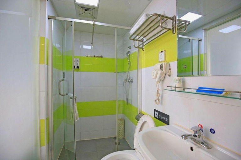 Bathroom 4, 7 Days Inn Chengdu North Railway Train Station Squ, Chengdu