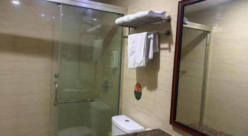 Bathroom 4, GreenTree Inn Wuxi Guangrui Road Hotel, Wuxi