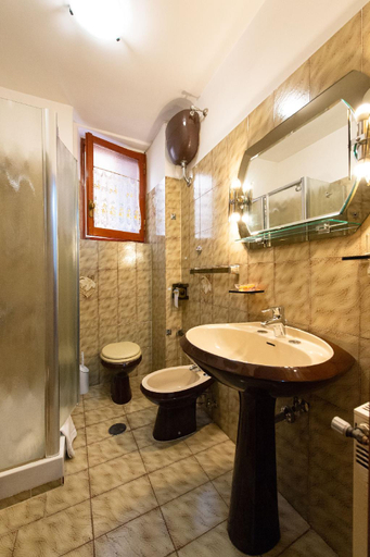 Bathroom, Domus Candia, Rome