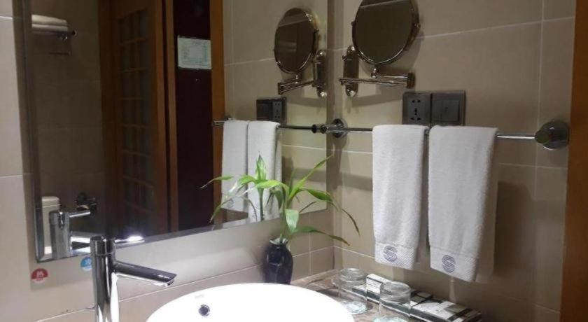 Bathroom 4, San Jiang Grand Hotel, Vientiane