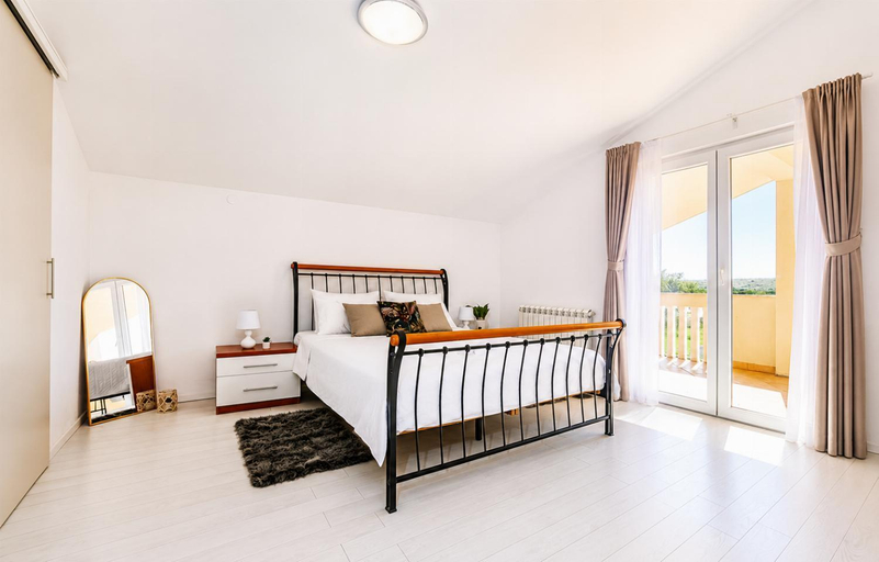 Others 5, Villa Maslina, Sveti Filip i Jakov