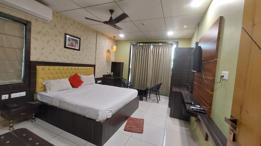 Others 2, Royal Crown, Puri
