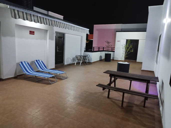 Others 2, 1 Bed Furnished Apartment - Wifi, Aircon, Security, Accra