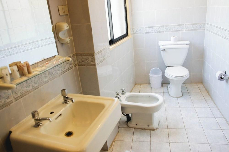 Bathroom 4, Hotel Rondo, Valparaíso