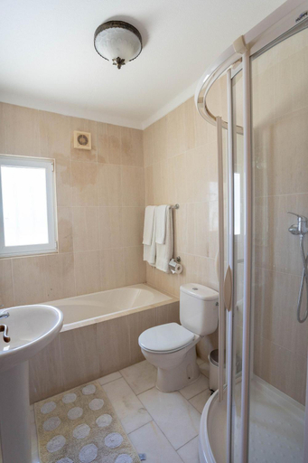 Bathroom 3, SILVER · BEAUTIFUL 4 BEDROOM VILA JUST STEPS TO TH, Lagoa