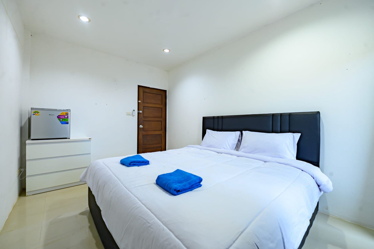 Others 2, R&B hostel apartments and sports bar, Ko Samui