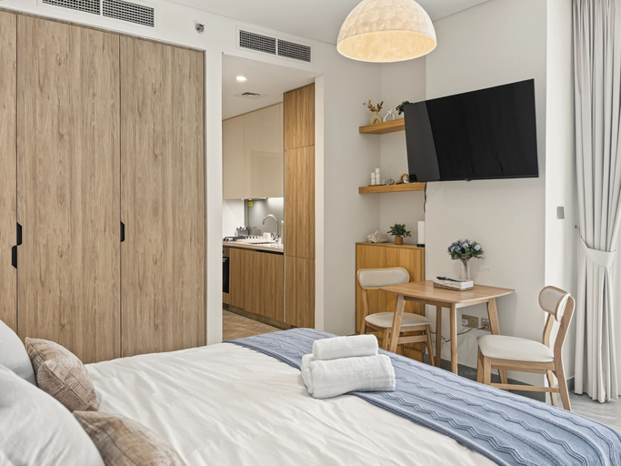 Others 3, Peninsula Two - 3410 Studio, Dubai