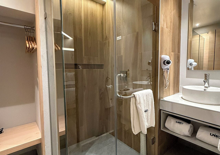 Bathroom 4, Uniko Living Roma, Mexico City
