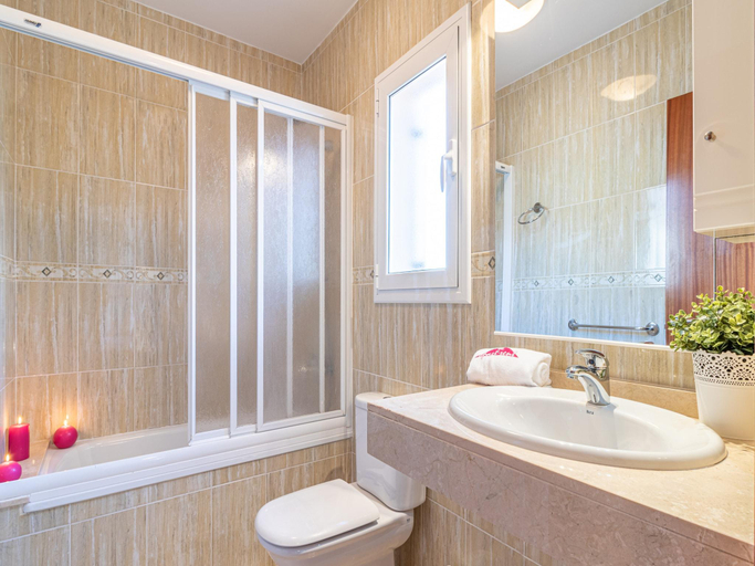 Bathroom 4, Villa in Empuriabrava With Private Pool, Girona