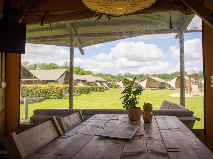 Others 3, Well-furnished Tent Lodge With a Terrace Near the Veluwe, Barneveld