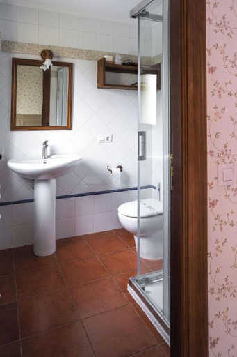 Bathroom 3, El Portón de la Huebra, Salamanca