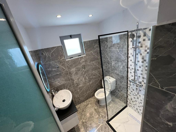 Bathroom 3, Villa CACA, Sarandës