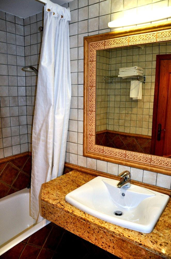 Bathroom 5, Hostal La Font, Lleida