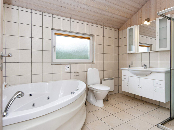 Bathroom 4, 6 Person Holiday Home in Harboore, Lemvig