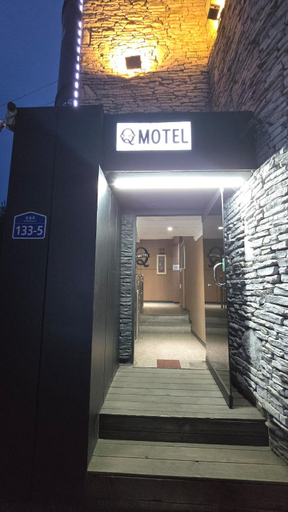 Others 5, Q Motel, Wanju