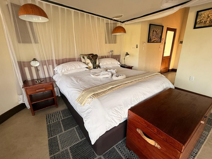 Others 5, Saleda Lodge