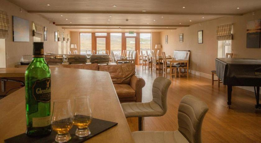 Food & Drinks 5, Redwood House Hotel, Highland