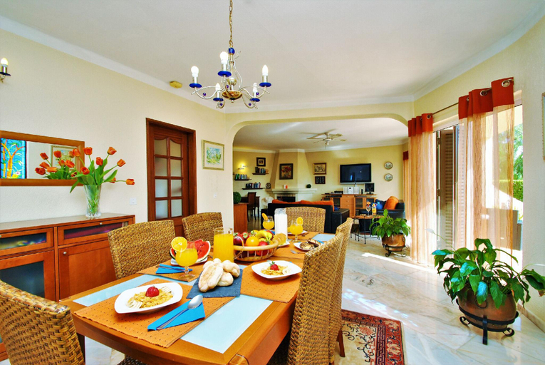 Food & Drinks 5, Villa Dominica, Lagoa