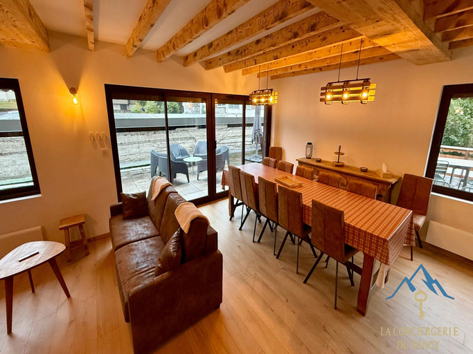 Food & Drinks 5, Chalet with Expansive Panorama Terrace, Puy-de-Dôme