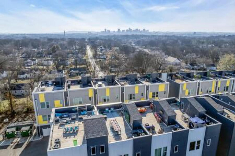 Others 4, NEW Pink Howdy Oasis 13 Beds Rooftop View Parking, Davidson