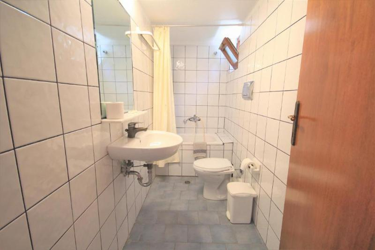 Bathroom, Hotel Delphi, Thessaly