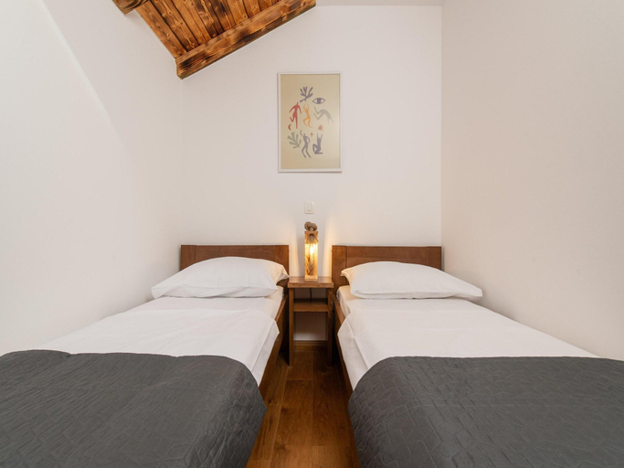 Bedroom 5, Cozy Villa for 8 with Pool and Jacuzzi, Proložac
