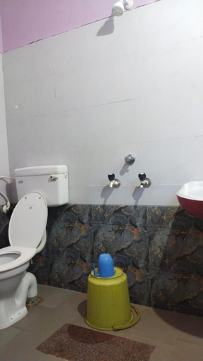 Bathroom 3, Hari Om Gokarna Hotel, Uttara Kannada