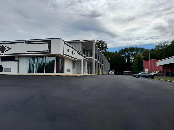 Exterior & Views 3, Red Carpet Inn & Suites - Danville, Danville
