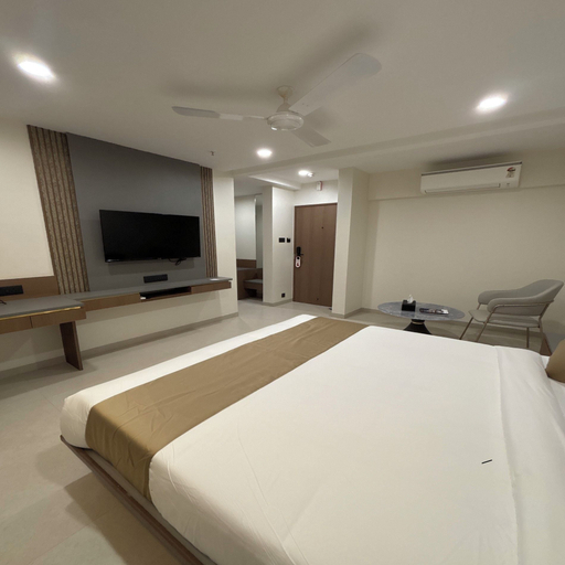 Others 5, Hotel Serenova Pune, Pune
