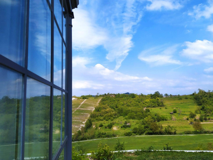 Others 2, Lavish villa with spa, pool, Turkish bath, Alessandria