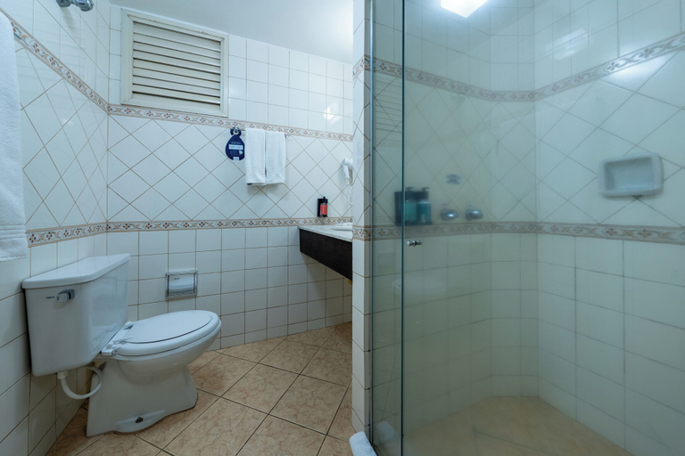 Bathroom 5, Hotel Deville Express Cascavel, Cascavel