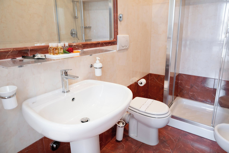 Bathroom 4, Residenza Gens Julia, Roma
