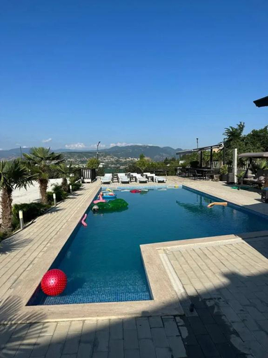 Others 4, Safari House, Mtskheta