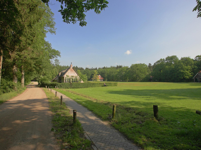 Others 4, Chalet by Pond with Terrace Views, Steenwijkerland