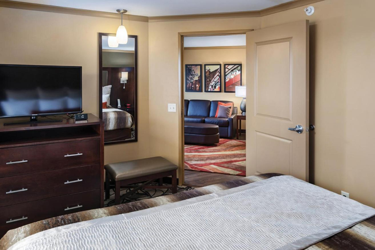 Bedroom 4, ClubHouse Hotel & Suites - Fargo, Cass