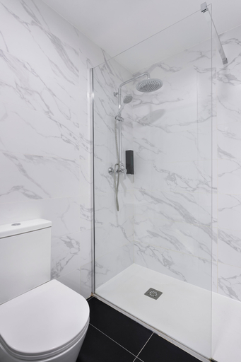 Bathroom 5, Vegas Resort, St Julian's