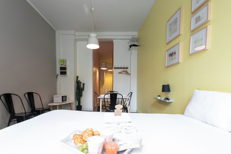Bedroom 5, WS Opéra-Folies Bergères, Paris