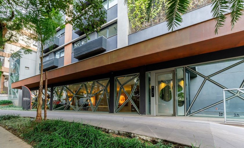 Others 2, Luxury and Sophisticated Studio Apartment with Garage LBO203, Porto Alegre