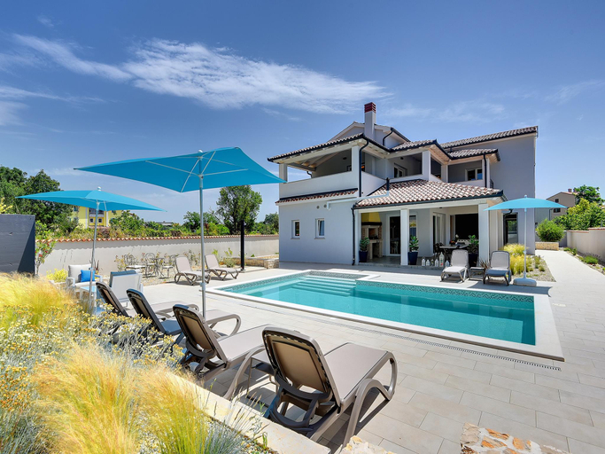 Others 2, Villa in Premantura with Pool near Beach, Premantura
