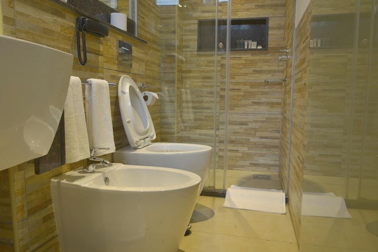 Bathroom 4, La Maison Royale, Westlands