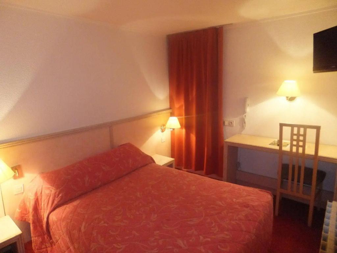 Bedroom 3, Hotel Le Village, Essonne