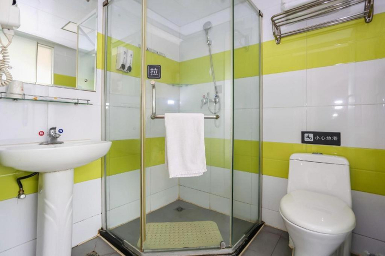 Bathroom 3, 7 Days Inn Chengdu North Railway Train Station Squ, Chengdu