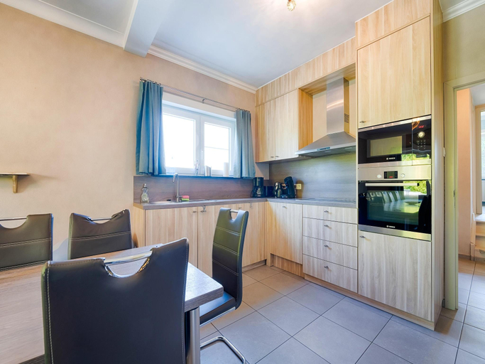 Others 4, Villa Borgloon with Blossom Views and Jacuzzi, Limburg