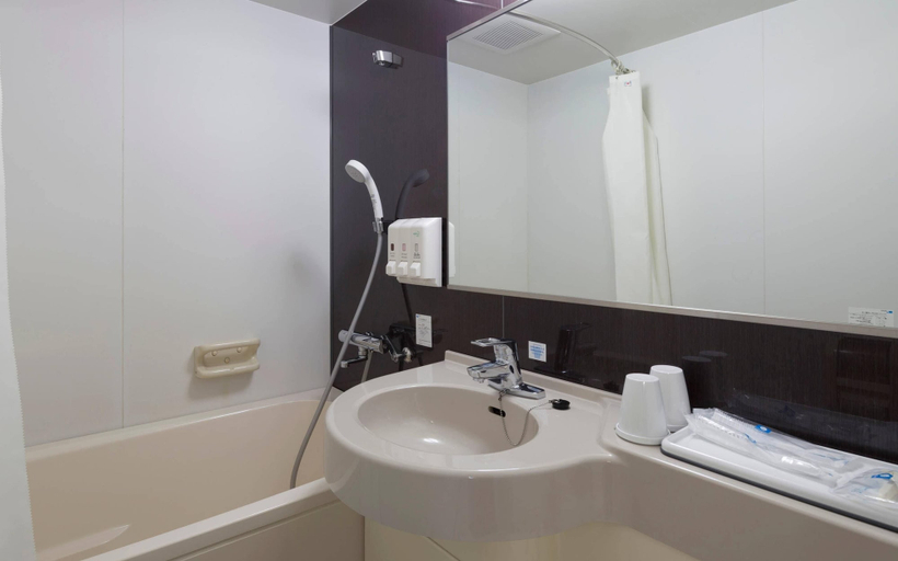 Bathroom 5, Comfort Hotel Hakata, Fukuoka