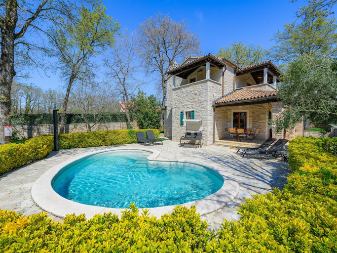 Others 2, Villa in Banki with Private Pool near Marea Beach, Tinjan