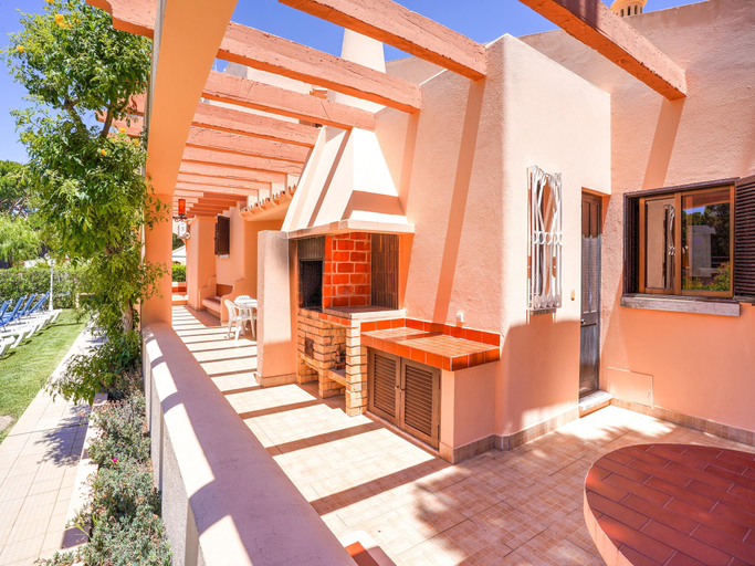 Others 5, Villa in Vilamoura with Pool near Beach, Loulé