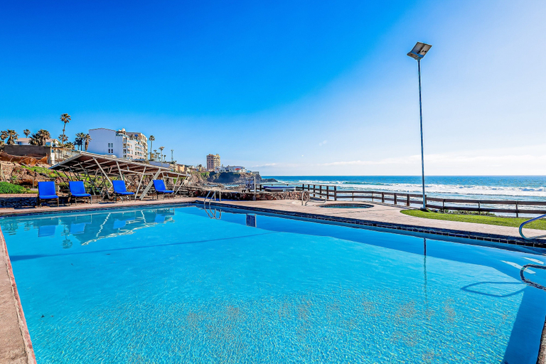 Others 4, Dog-friendly Home 3 Rows to Beach With Rooftop Deck, Pool, & Kitchen, Tijuana