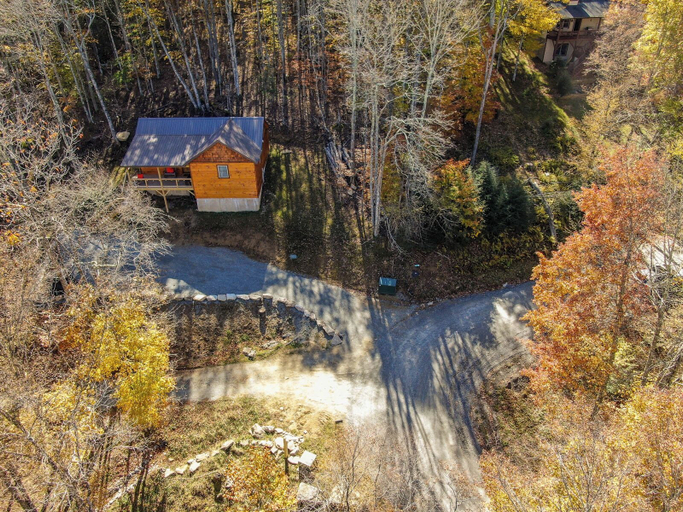 Others 5, Whiskey Rock Private Cabin on Beech Mountain, Hot Tub, Gas Fireplace, EV Charger, Watauga