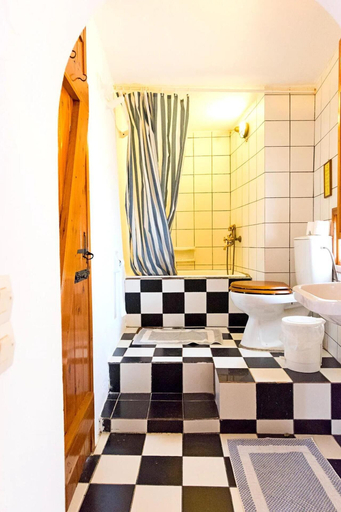 Others 4, Sea View House Leonidas Sleeps 3 With Balcony bbq, Crete