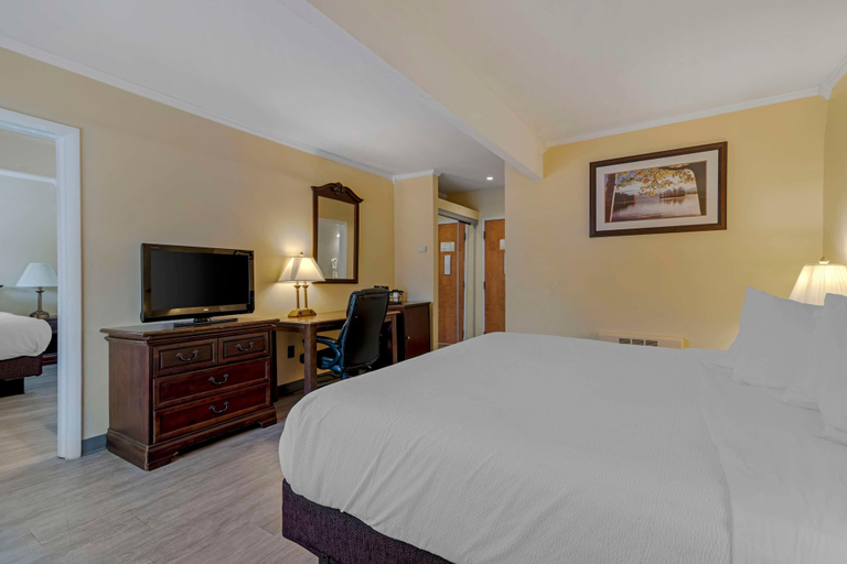 Bedroom 4, Skyline Hotel Lake George, Warren